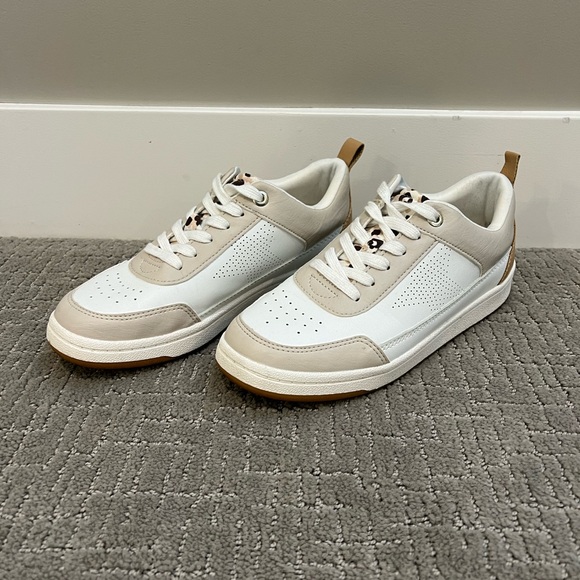 Universal Thread Leopard Shoe - Picture 4 of 7